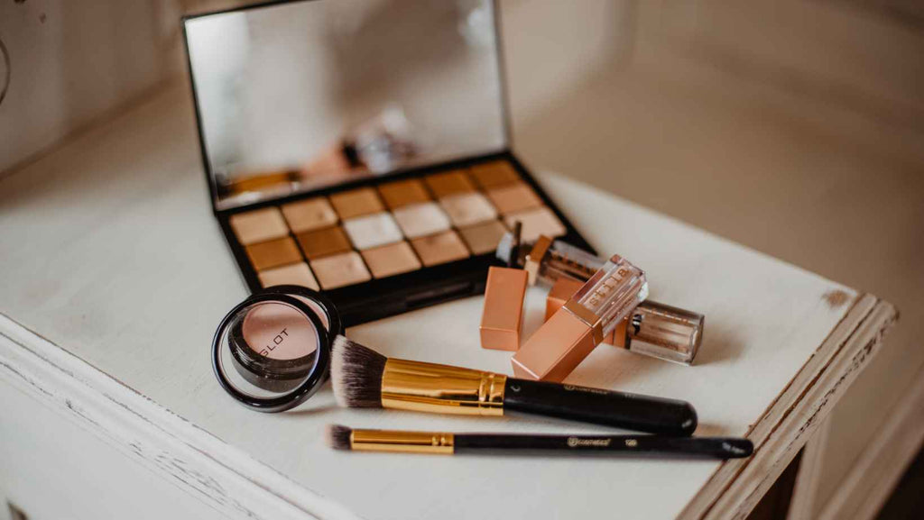 Top 9 Makeup Influencers: The Ultimate Guide